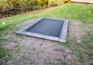 Bodentrampolin der Firma Rudolf Spielplatz, Spielplatzbauer, Spielplatzhersteller, Spielplatzgeräte, Schweiz