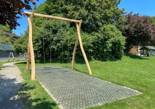 Schaukel der Firma Rudolf Spielplatz, Spielplatzbauer, Spielplatzhersteller, Spielplatzgeräte, Schweiz