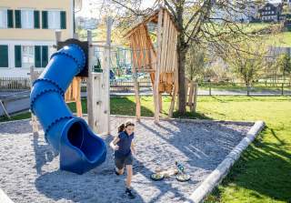 Baumhaus der Firma Rudolf Spielplatz, Spielplatzbauer, Spielplatzhersteller, Spielplatzgeräte, Schweiz
