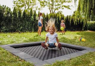 Bodentrampolin der Firma Rudolf Spielplatz, Spielplatzbauer, Spielplatzhersteller, Spielplatzgeräte, Schweiz