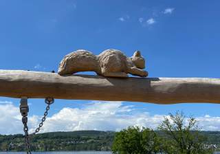 Massivholz-Schnitzerei der Firma Rudolf Spielplatz, Spielplatzbauer, Spielplatzhersteller, Spielplatzgeräte, Schweiz