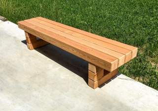 Sitzbank der Firma Rudolf Spielplatz, Spielplatzbauer, Spielplatzhersteller, Spielplatzgeräte, Schweiz