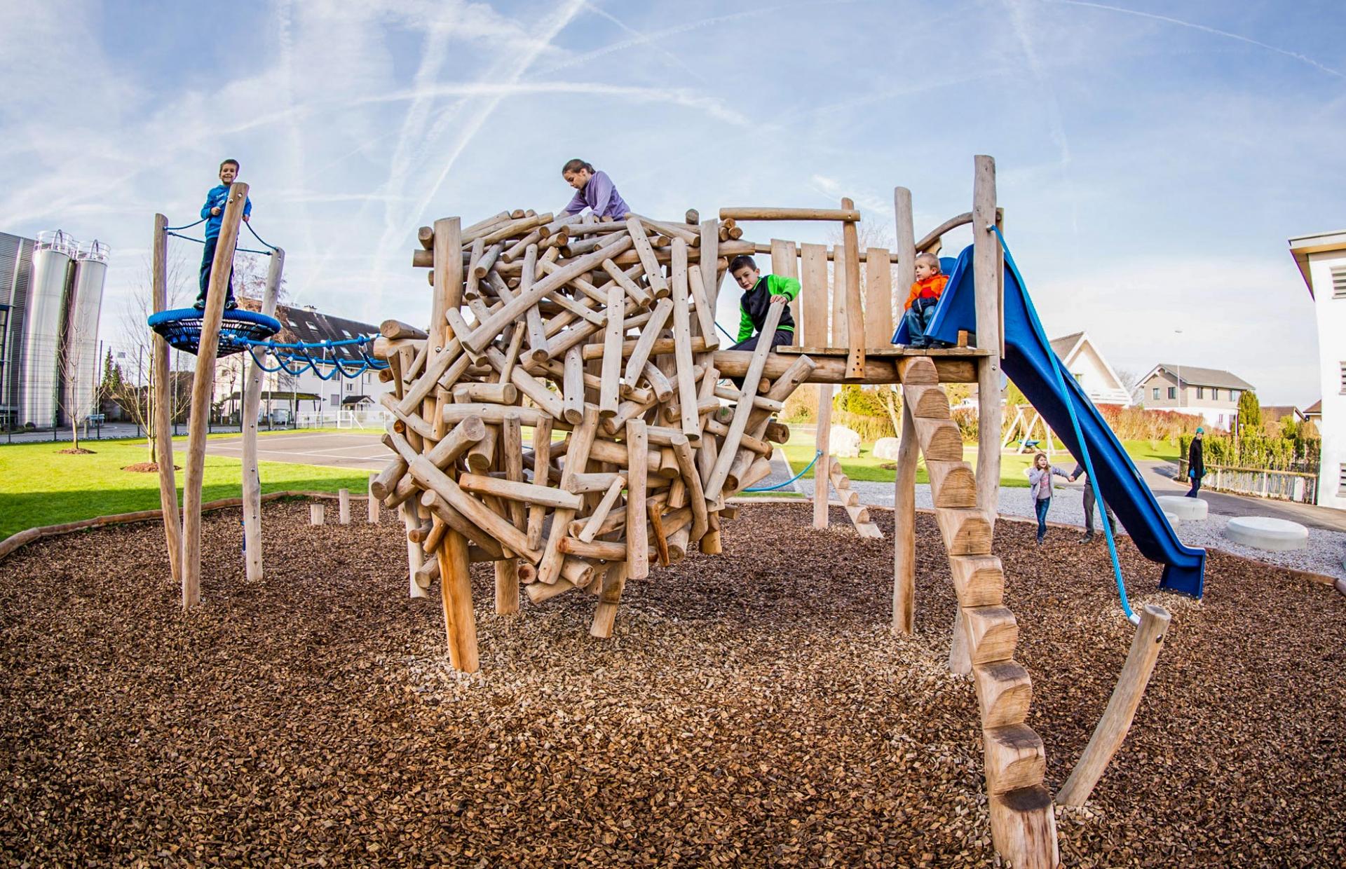 Bieberbau der Firma Rudolf Spielplatz, Spielplatzbauer, Spielplatzhersteller, Spielplatzgeräte, Schweiz