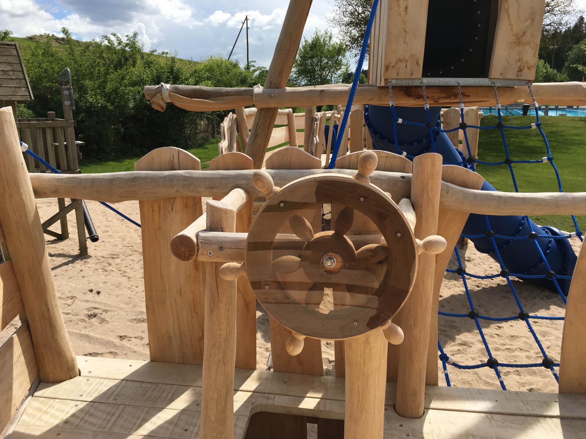 Spielschiff der Firma Rudolf Spielplatz, Spielplatzbauer, Spielplatzhersteller, Spielplatzgeräte, Schweiz