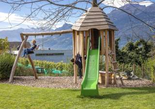 Baumhaus der Firma Rudolf Spielplatz, Spielplatzbauer, Spielplatzhersteller, Spielplatzgeräte, Schweiz