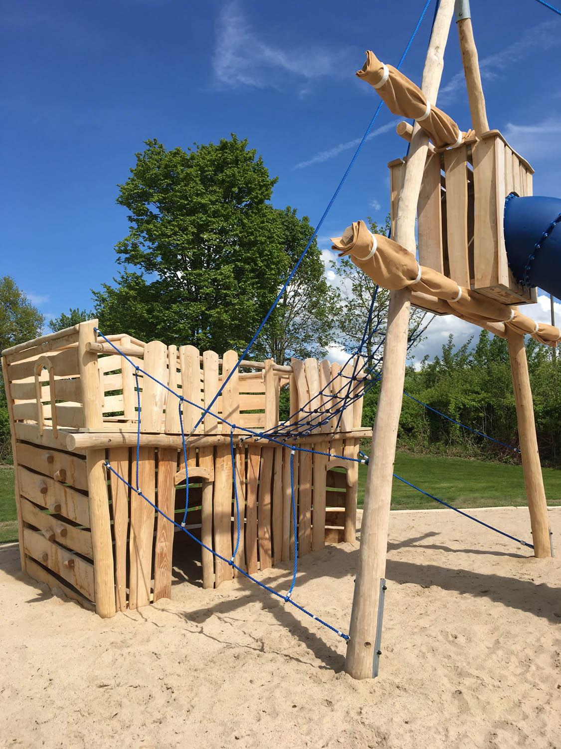 Spielschiff der Firma Rudolf Spielplatz, Spielplatzbauer, Spielplatzhersteller, Spielplatzgeräte, Schweiz