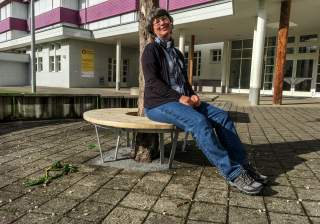 Baumrundbank der Firma Rudolf Spielplatz, Spielplatzbauer, Spielplatzhersteller, Spielplatzgeräte, Schweiz