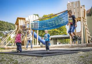 Bodentrampolin der Firma Rudolf Spielplatz, Spielplatzbauer, Spielplatzhersteller, Spielplatzgeräte, Schweiz