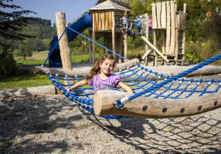 Schaukel der Firma Rudolf Spielplatz, Spielplatzbauer, Spielplatzhersteller, Spielplatzgeräte, Schweiz