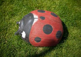 Massivholz-Schnitzerei der Firma Rudolf Spielplatz, Spielplatzbauer, Spielplatzhersteller, Spielplatzgeräte, Schweiz