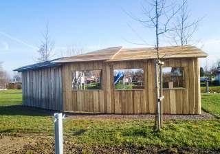 Unterstand der Firma Rudolf Spielplatz, Spielplatzbauer, Spielplatzhersteller, Spielplatzgeräte, Schweiz