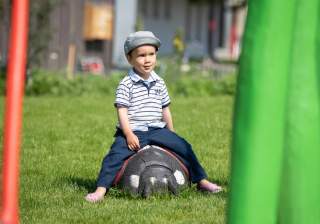 Massivholz-Schnitzerei der Firma Rudolf Spielplatz, Spielplatzbauer, Spielplatzhersteller, Spielplatzgeräte, Schweiz