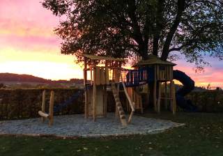 Baumhaus der Firma Rudolf Spielplatz, Spielplatzbauer, Spielplatzhersteller, Spielplatzgeräte, Schweiz