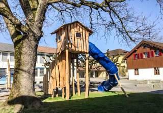 Stelzenhaus der Firma Rudolf Spielplatz, Spielplatzbauer, Spielplatzhersteller, Spielplatzgeräte, Schweiz