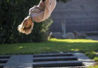 Bodentrampolin der Firma Rudolf Spielplatz, Spielplatzbauer, Spielplatzhersteller, Spielplatzgeräte, Schweiz