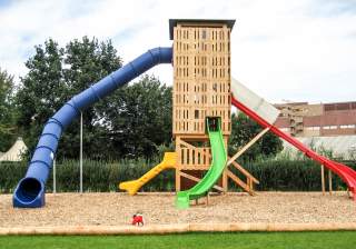 Rutschbahn der Firma Rudolf Spielplatz, Spielplatzbauer, Spielplatzhersteller, Spielplatzgeräte, Schweiz