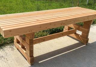 Tisch der Firma Rudolf Spielplatz, Spielplatzbauer, Spielplatzhersteller, Spielplatzgeräte, Schweiz