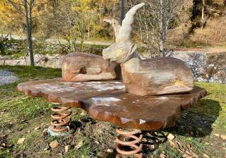 Massivholz-Schnitzerei der Firma Rudolf Spielplatz, Spielplatzbauer, Spielplatzhersteller, Spielplatzgeräte, Schweiz