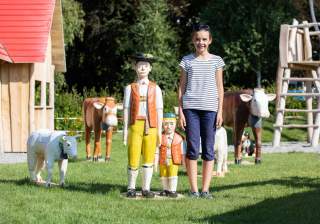 Massivholz-Schnitzerei der Firma Rudolf Spielplatz, Spielplatzbauer, Spielplatzhersteller, Spielplatzgeräte, Schweiz