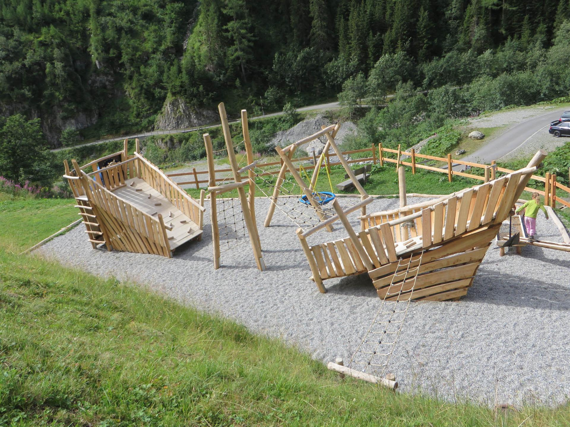 Spielschiff der Firma Rudolf Spielplatz, Spielplatzbauer, Spielplatzhersteller, Spielplatzgeräte, Schweiz