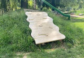 Hangrampe der Firma Rudolf Spielplatz, Spielplatzbauer, Spielplatzhersteller, Spielplatzgeräte, Schweiz