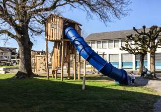 Stelzenhaus der Firma Rudolf Spielplatz, Spielplatzbauer, Spielplatzhersteller, Spielplatzgeräte, Schweiz