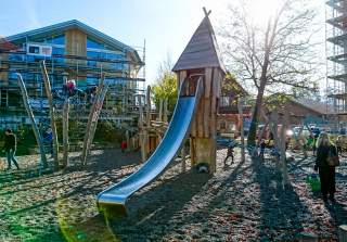 Rutschbahn der Firma Rudolf Spielplatz, Spielplatzbauer, Spielplatzhersteller, Spielplatzgeräte, Schweiz