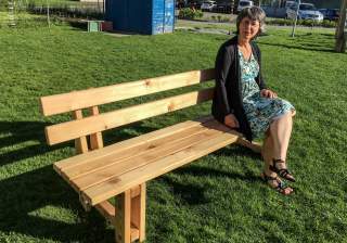 Sitzbank der Firma Rudolf Spielplatz, Spielplatzbauer, Spielplatzhersteller, Spielplatzgeräte, Schweiz