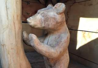 Massivholz-Schnitzerei der Firma Rudolf Spielplatz, Spielplatzbauer, Spielplatzhersteller, Spielplatzgeräte, Schweiz