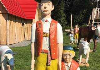 Massivholz-Schnitzerei der Firma Rudolf Spielplatz, Spielplatzbauer, Spielplatzhersteller, Spielplatzgeräte, Schweiz