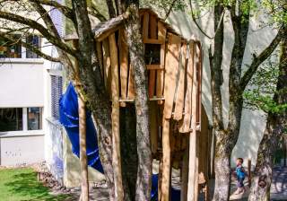 Baumhaus der Firma Rudolf Spielplatz, Spielplatzbauer, Spielplatzhersteller, Spielplatzgeräte, Schweiz