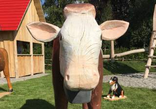 Massivholz-Schnitzerei der Firma Rudolf Spielplatz, Spielplatzbauer, Spielplatzhersteller, Spielplatzgeräte, Schweiz