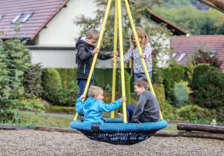 Schaukel der Firma Rudolf Spielplatz, Spielplatzbauer, Spielplatzhersteller, Spielplatzgeräte, Schweiz