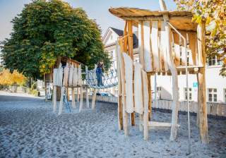 Baumhaus der Firma Rudolf Spielplatz, Spielplatzbauer, Spielplatzhersteller, Spielplatzgeräte, Schweiz