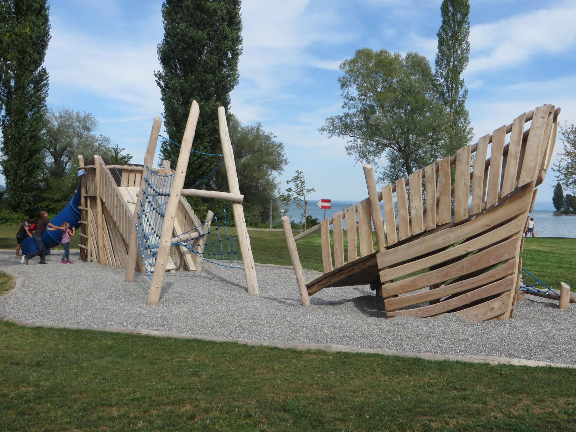 Spielschiff der Firma Rudolf Spielplatz, Spielplatzbauer, Spielplatzhersteller, Spielplatzgeräte, Schweiz