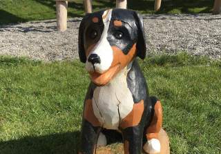 Massivholz-Schnitzerei der Firma Rudolf Spielplatz, Spielplatzbauer, Spielplatzhersteller, Spielplatzgeräte, Schweiz