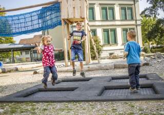 Bodentrampolin der Firma Rudolf Spielplatz, Spielplatzbauer, Spielplatzhersteller, Spielplatzgeräte, Schweiz