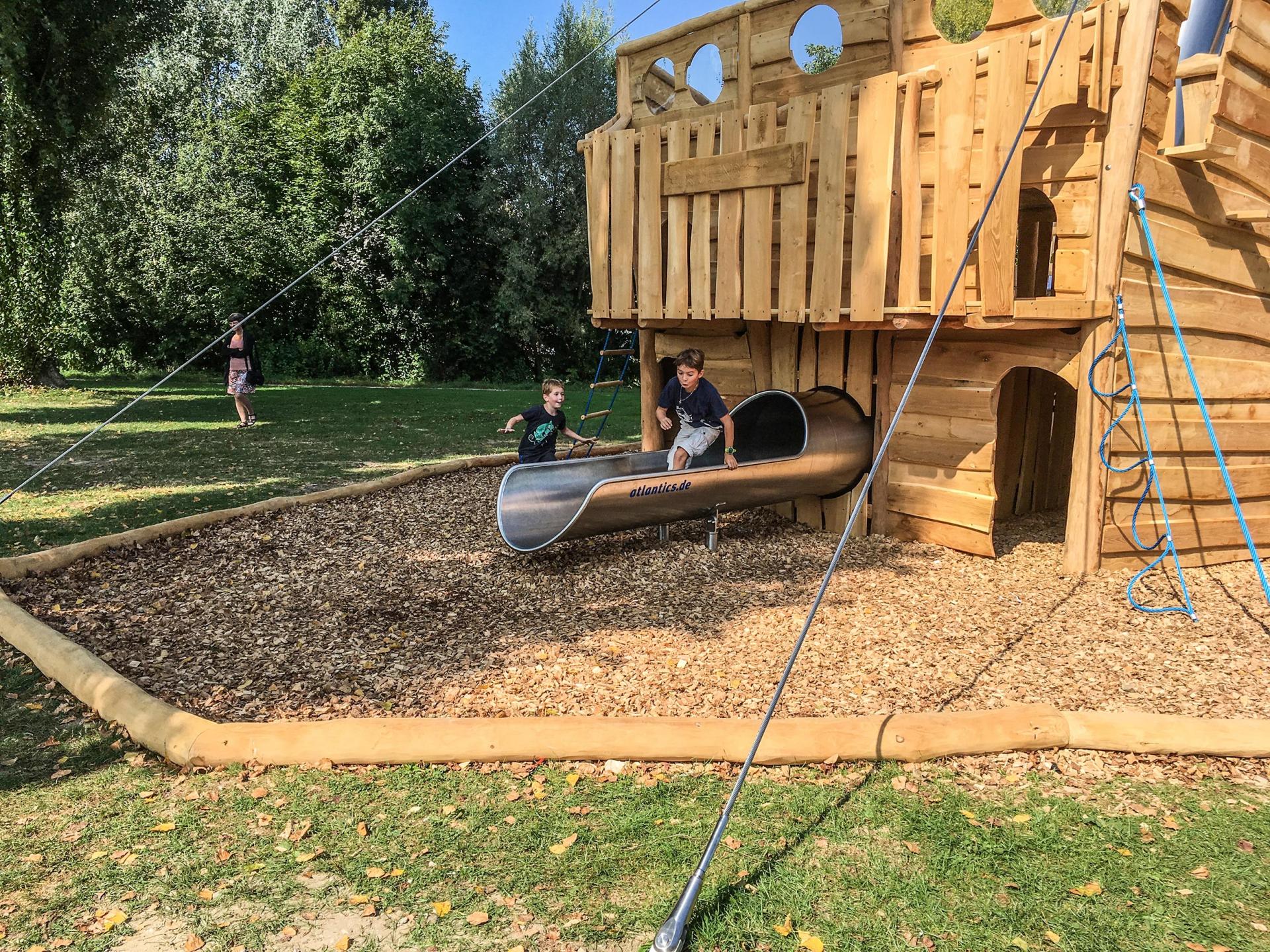 Spielschiff der Firma Rudolf Spielplatz, Spielplatzbauer, Spielplatzhersteller, Spielplatzgeräte, Schweiz