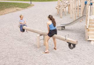 2er-Wippe der Firma Rudolf Spielplatz, Spielplatzbauer, Spielplatzhersteller, Spielplatzgeräte, Schweiz