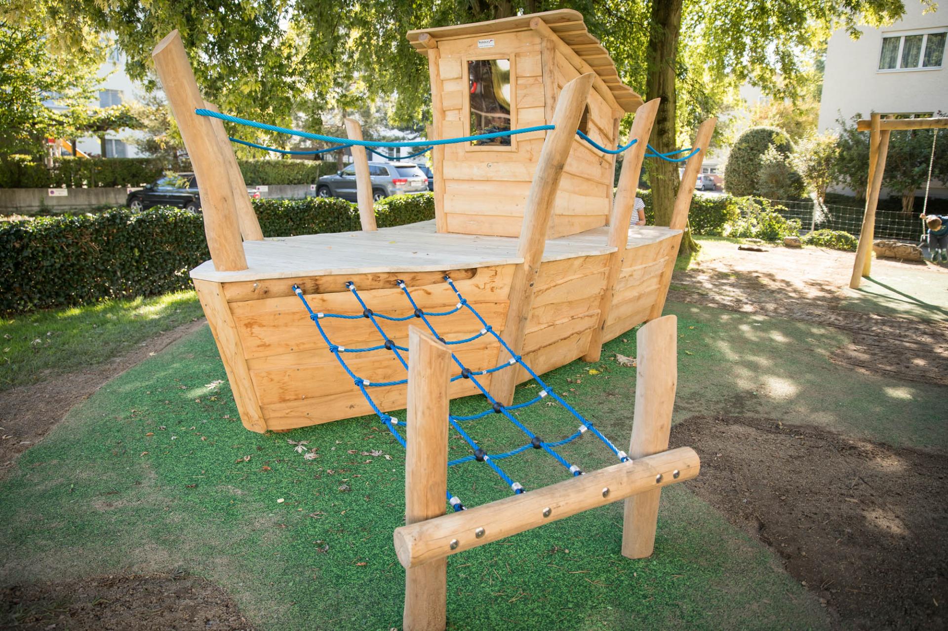 Dampfer der Firma Rudolf Spielplatz, Spielplatzbauer, Spielplatzhersteller, Spielplatzgeräte, Schweiz