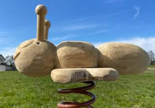 Massivholz-Schnitzerei der Firma Rudolf Spielplatz, Spielplatzbauer, Spielplatzhersteller, Spielplatzgeräte, Schweiz