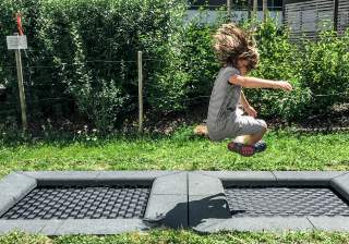 Bodentrampolin der Firma Rudolf Spielplatz, Spielplatzbauer, Spielplatzhersteller, Spielplatzgeräte, Schweiz