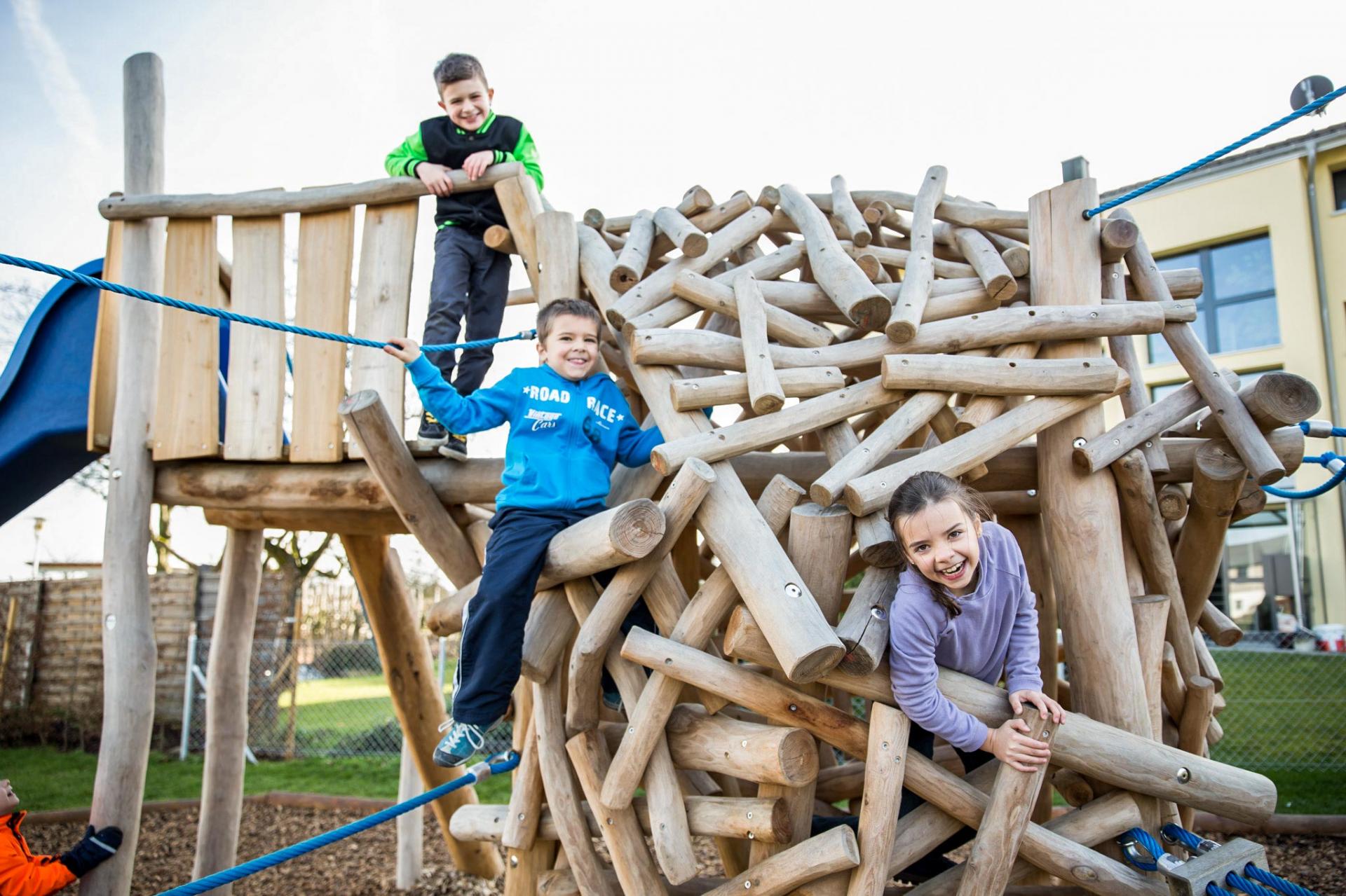 Bieberbau der Firma Rudolf Spielplatz, Spielplatzbauer, Spielplatzhersteller, Spielplatzgeräte, Schweiz