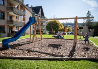 Schaukel der Firma Rudolf Spielplatz, Spielplatzbauer, Spielplatzhersteller, Spielplatzgeräte, Schweiz
