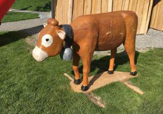 Massivholz-Schnitzerei der Firma Rudolf Spielplatz, Spielplatzbauer, Spielplatzhersteller, Spielplatzgeräte, Schweiz