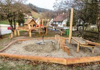 Wasser- und Matschanlage der Firma Rudolf Spielplatz, Spielplatzbauer, Spielplatzhersteller, Spielplatzgeräte, Schweiz