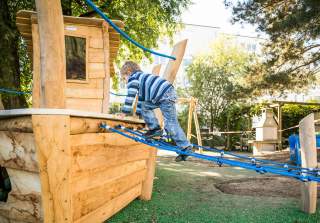 Dampfer der Firma Rudolf Spielplatz, Spielplatzbauer, Spielplatzhersteller, Spielplatzgeräte, Schweiz